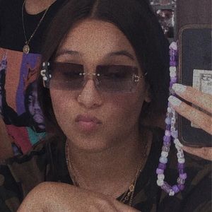 Meet your Posher, Alexia